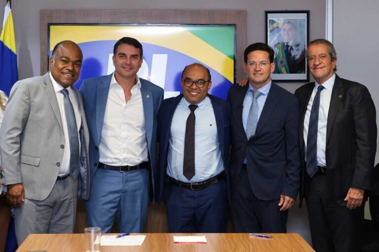 Samuel Junior se reúne com Flávio Bolsonaro em Brasília: ‘Alinhamento…
