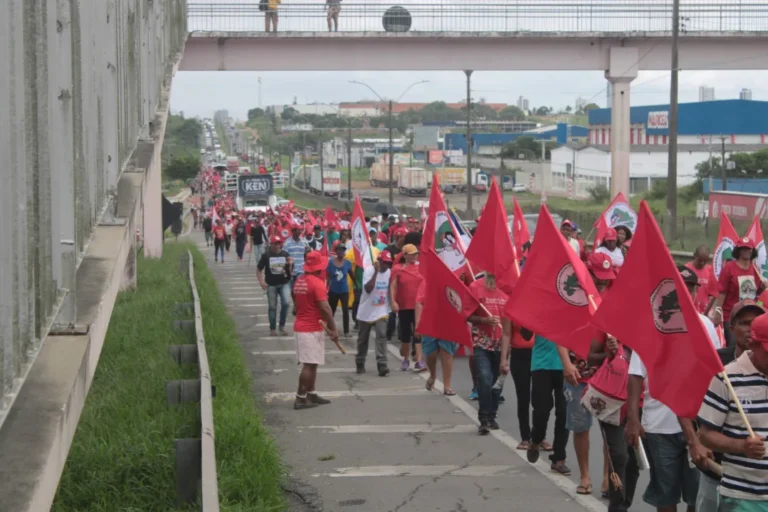 MST inicia marcha de 120 km entre Feira de Santana e Salvador