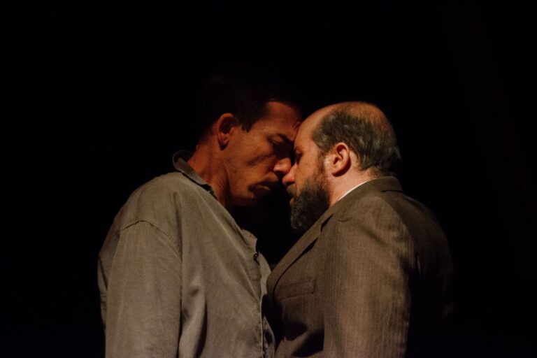 ‘O Beijo no Asfalto’ retorna a Salvador após duas temporadas