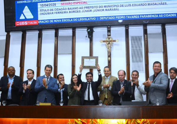 Prefeito Junior Marabá recebe título de cidadão baiano na ALBA