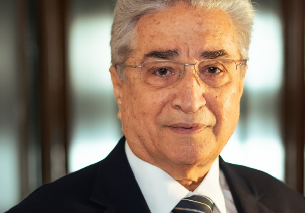 Waldeck Ornélas lança livro e critica lentidão na solução de gargalos históricos da Bahia