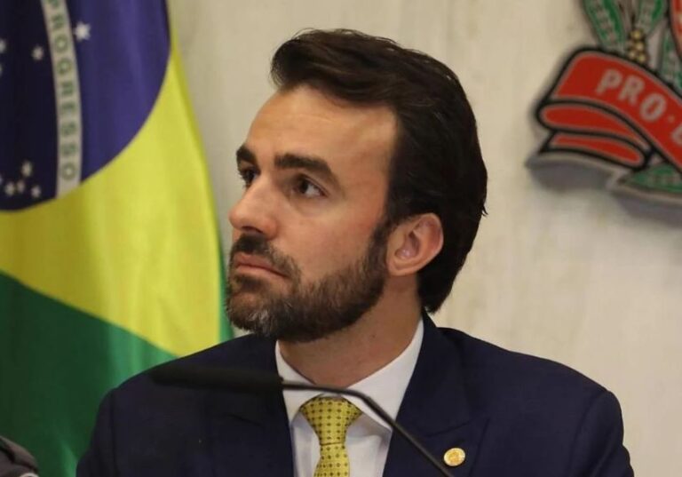 Deputado do PL será julgado por descumprir medida protetiva contra…