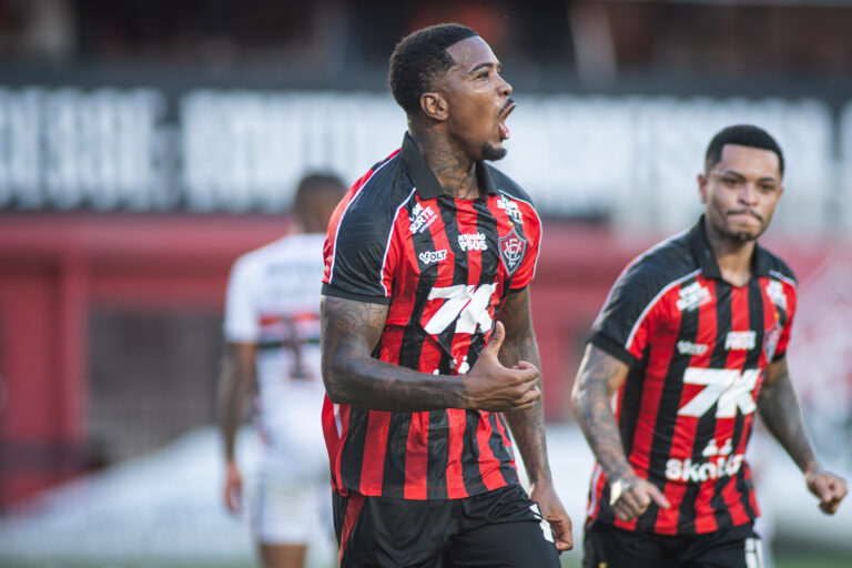 Cacá garante que vai reforçar o Vitória contra o Corinthians: ‘Vou…