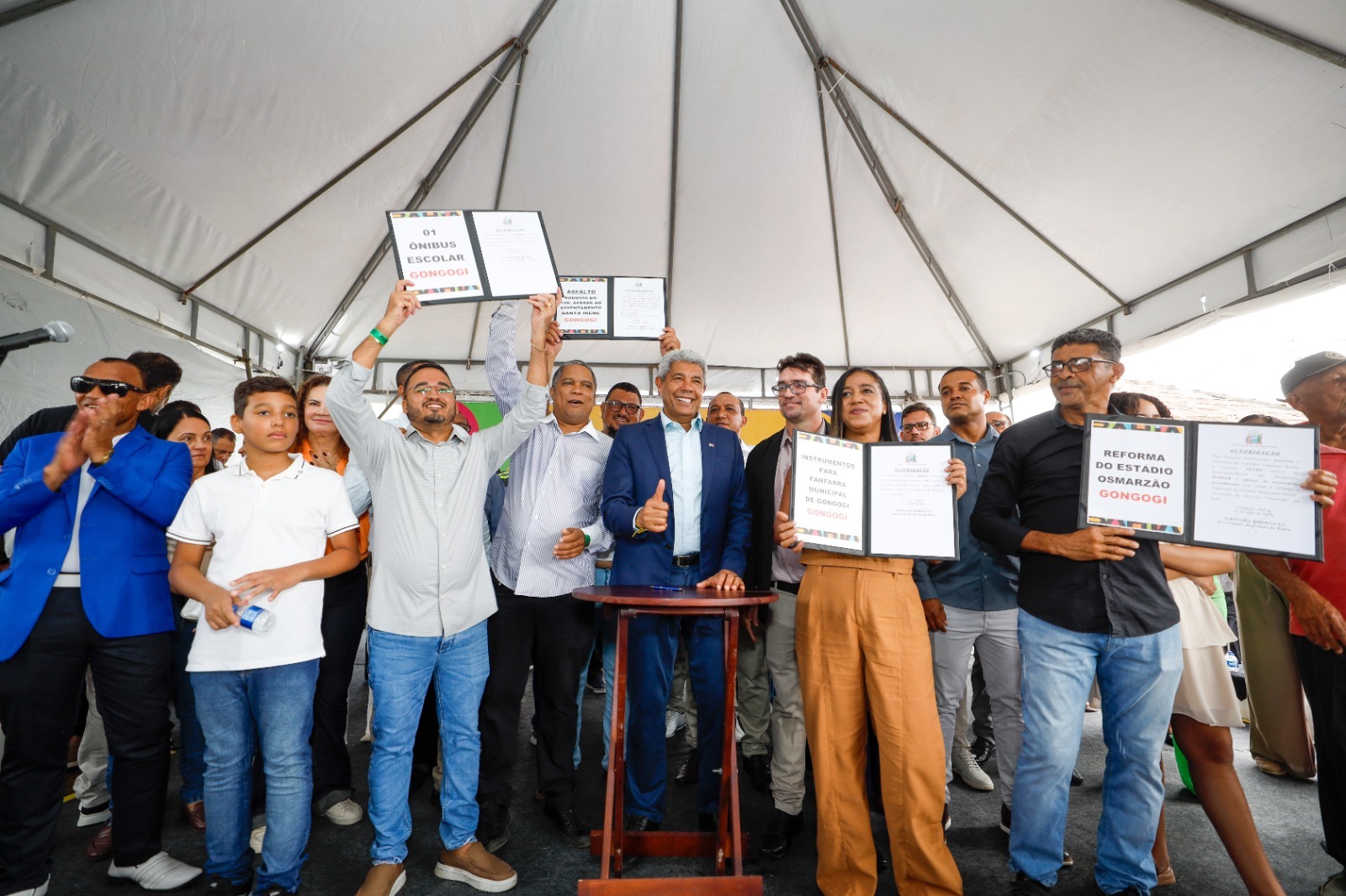 Jerônimo entrega unidade de beneficiamento de frutas e autoriza obras em estrada de Gongogi