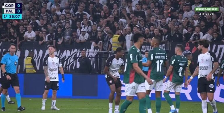 VÍDEO: Jogador faz gesto com genitália, é expulso e desfalca…