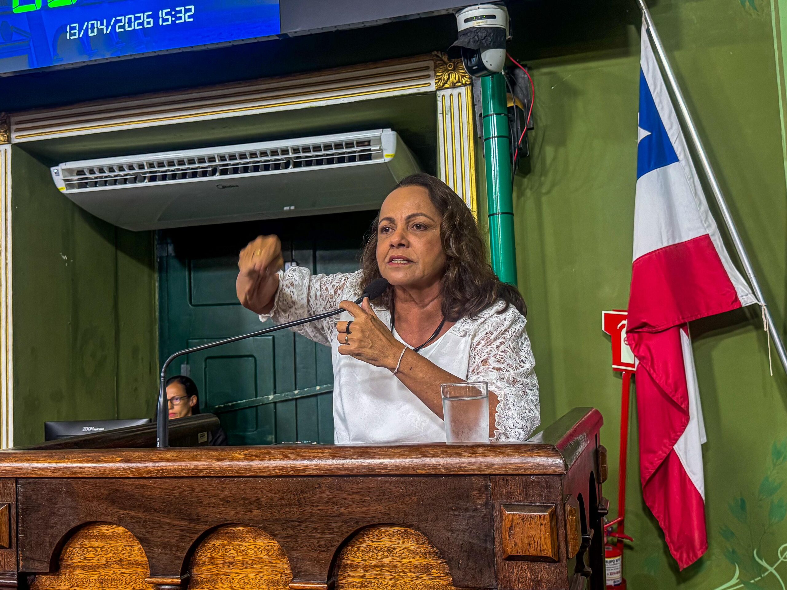 Aladilce denuncia descaso na educação municipal de Salvador