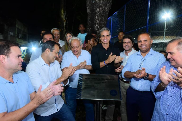 Prefeitura entrega nova praça com quadra e parque infantil em Boa…