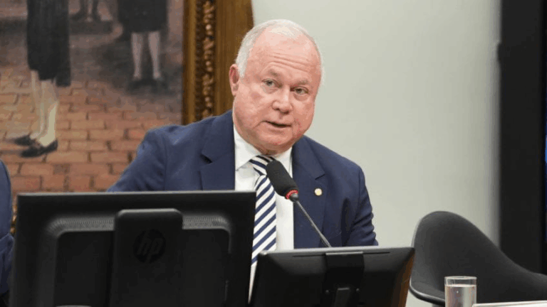 Relator na CCJ, Paulo Azi dá aval inicial à PEC que reduz jornada de…