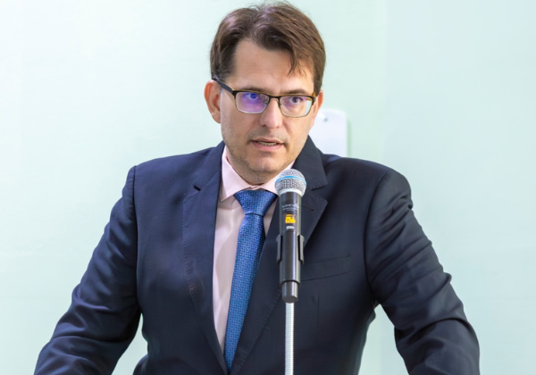 Prefeito de cidade baiana é acusado agressão a mulher; veja imagens