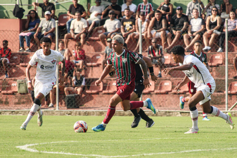 Vitória perde virada para o Fluminense nos acréscimos pelo Brasileiro…