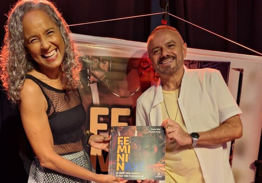 Carla Visi debate força feminina no axé durante encontro na Bienal do Livro Bahia 2026