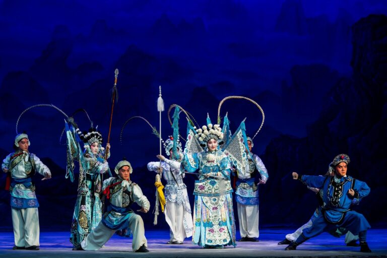 Ópera de Pequim apresenta espetáculo clássico do teatro musical…
