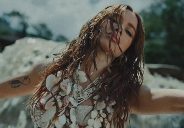 Anitta é convocada para música oficial da Copa do Mundo 2026