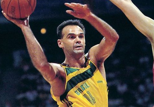 Oscar Schmidt, maior nome do basquete brasileiro, morre aos 68 anos