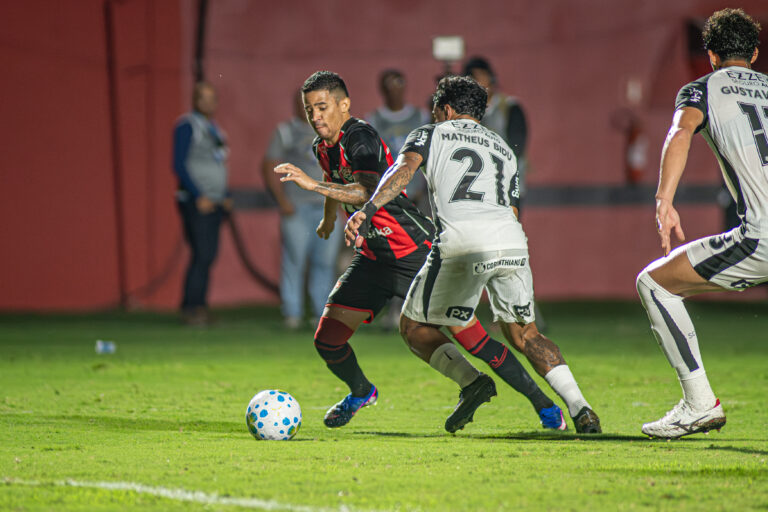 Vitória empata com o Corinthians no Barradão pelo Campeonato…
