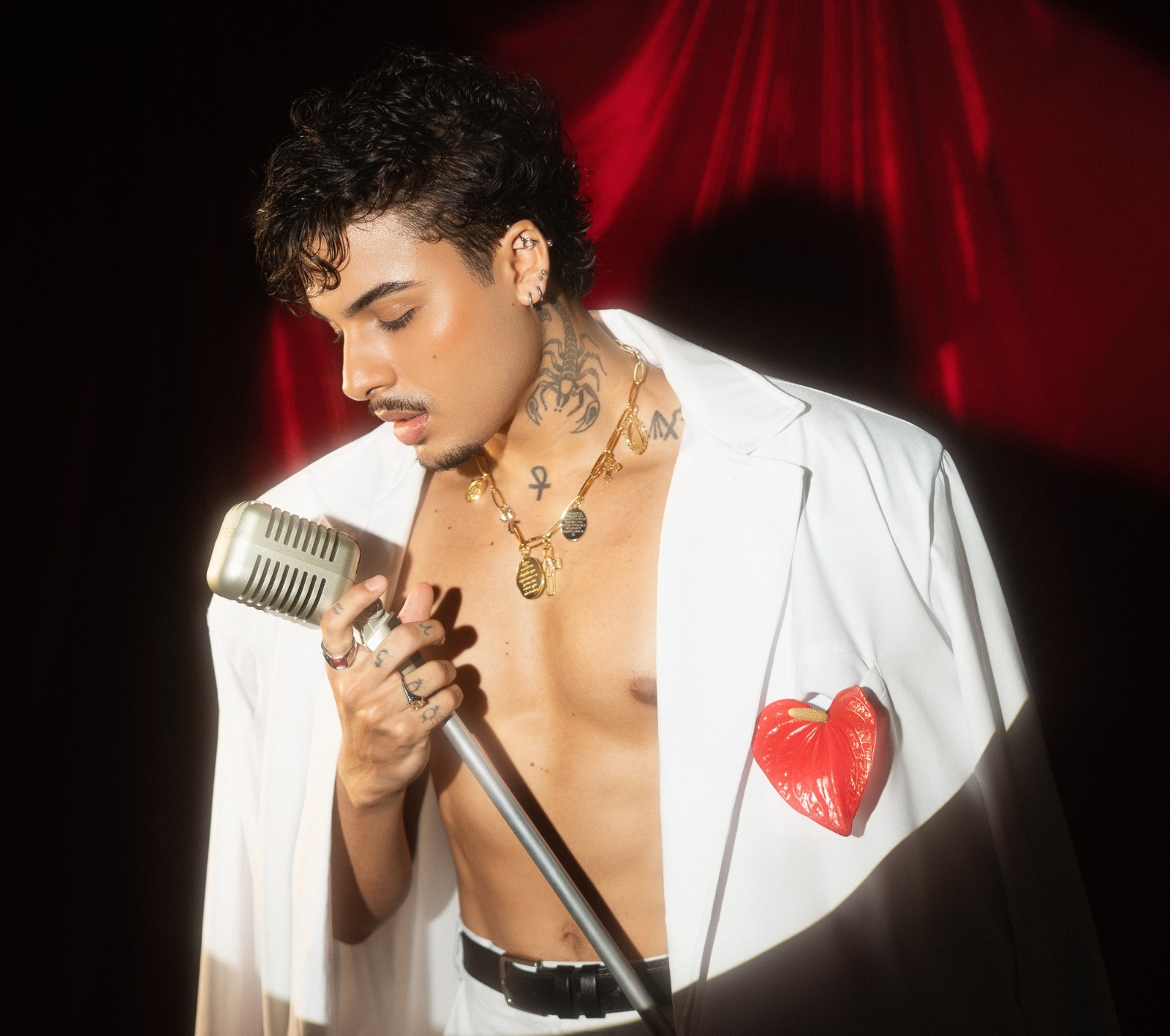 Do ballet a música: Bailarino de Ivete Sangalo lança single do álbum ‘Retropolitano’