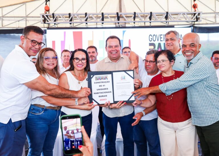 Governo entrega obras em Araci para acesso à água, estradas e…