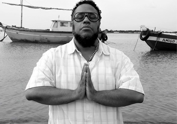 BNegão homenageia Dorival Caymmi em show intimista em Salvador