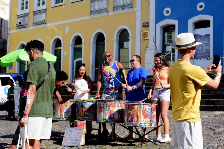 Salvador movimenta R$ 7,6 bilhões no turismo no verão 2025/2026