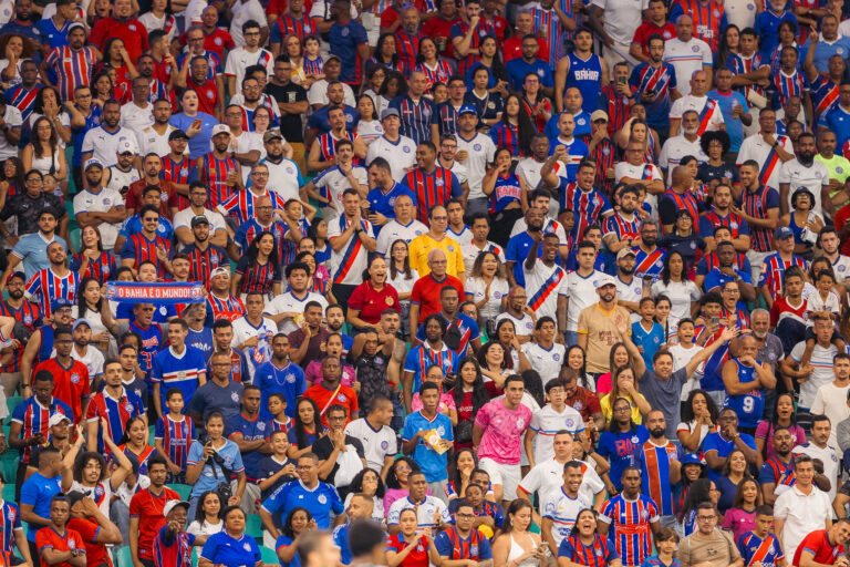 Torcida marca presença na Fonte Nova em Bahia x Santos; veja público…