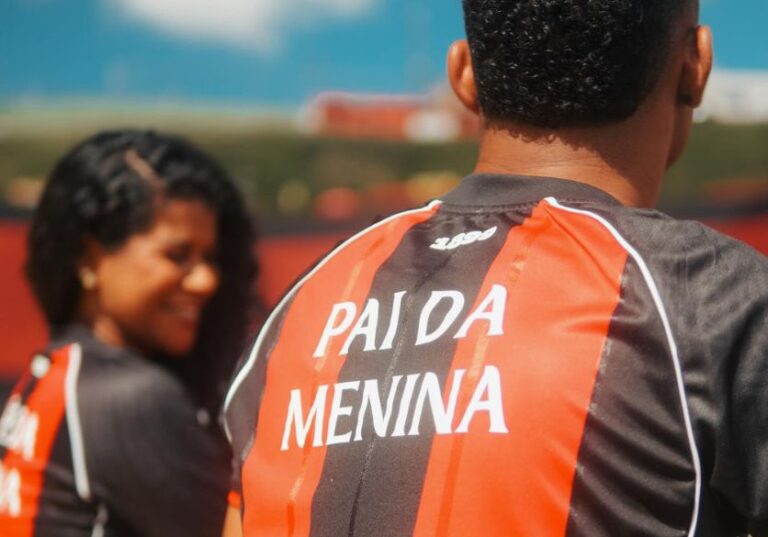 Sheuba e Tiago Souza revelam nome da filha em vídeo no Barradão…