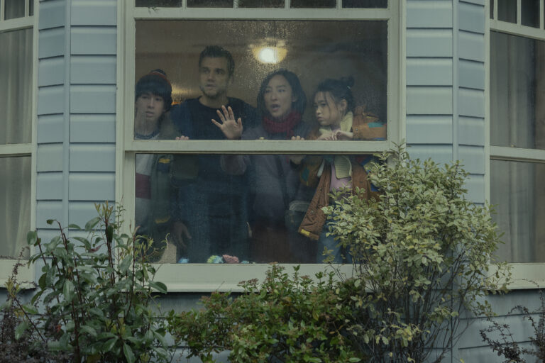 Netflix divulga trailer de ficção científica com Wagner Moura