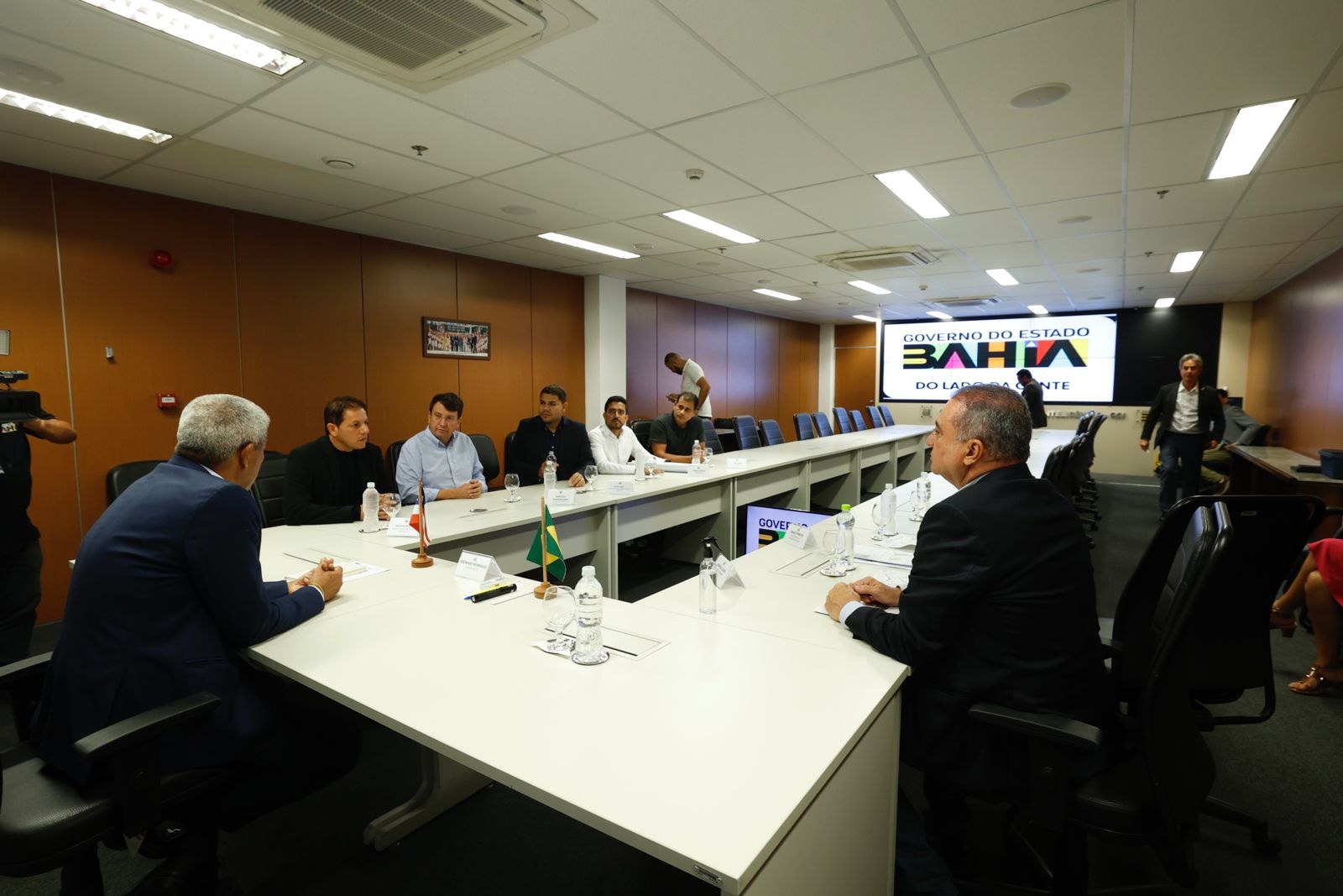 Governador autoriza obras de terminal rodoviário e drenagem em cidade baiana