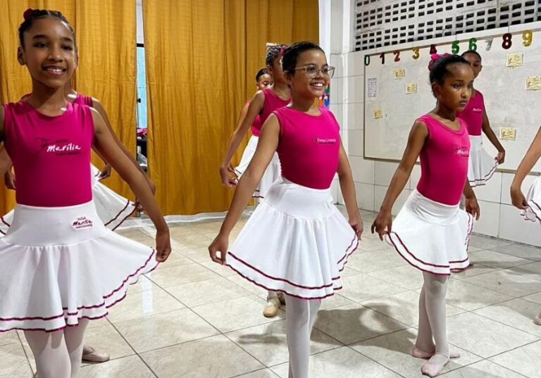 Projeto de dança atende mais de 100 crianças com aulas gratuitas em…