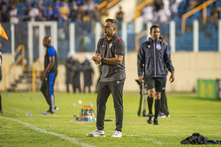Jair Ventura celebra classificação do Vitória: ‘Cumprimos nosso…