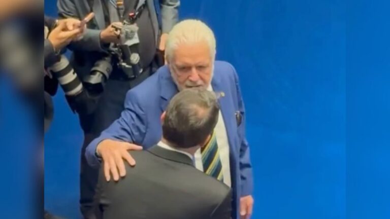 VÍDEO: Flávio reage à operação contra Wagner e dispara: ‘É só a ponta…