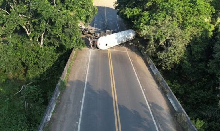 Três pessoas morrem em acidentes nas BR-101 e BR-330 no sul do estado
