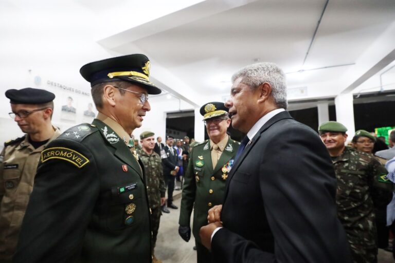 Governador acompanha passagem de comando da 6ª Região Militar na…