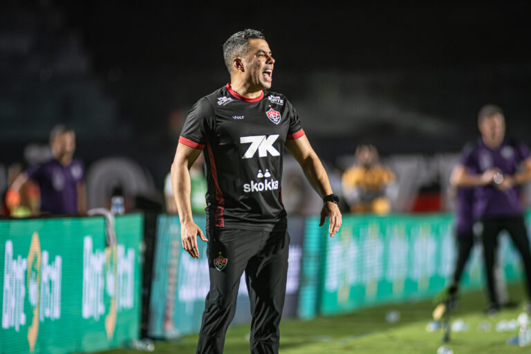 Jair Ventura celebra classificação do Vitória, mas admite: ‘Era pra…