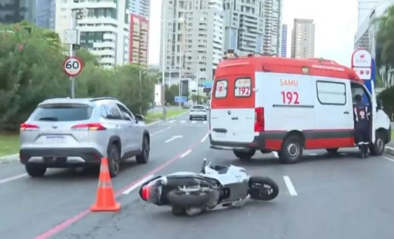 Mulher morre em acidente de moto na Av. Magalhães Neto, em Salvador…