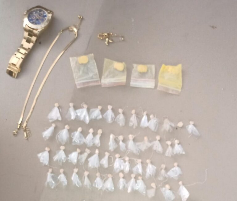PM prende mulher por tráfico de drogas em Cajazeiras