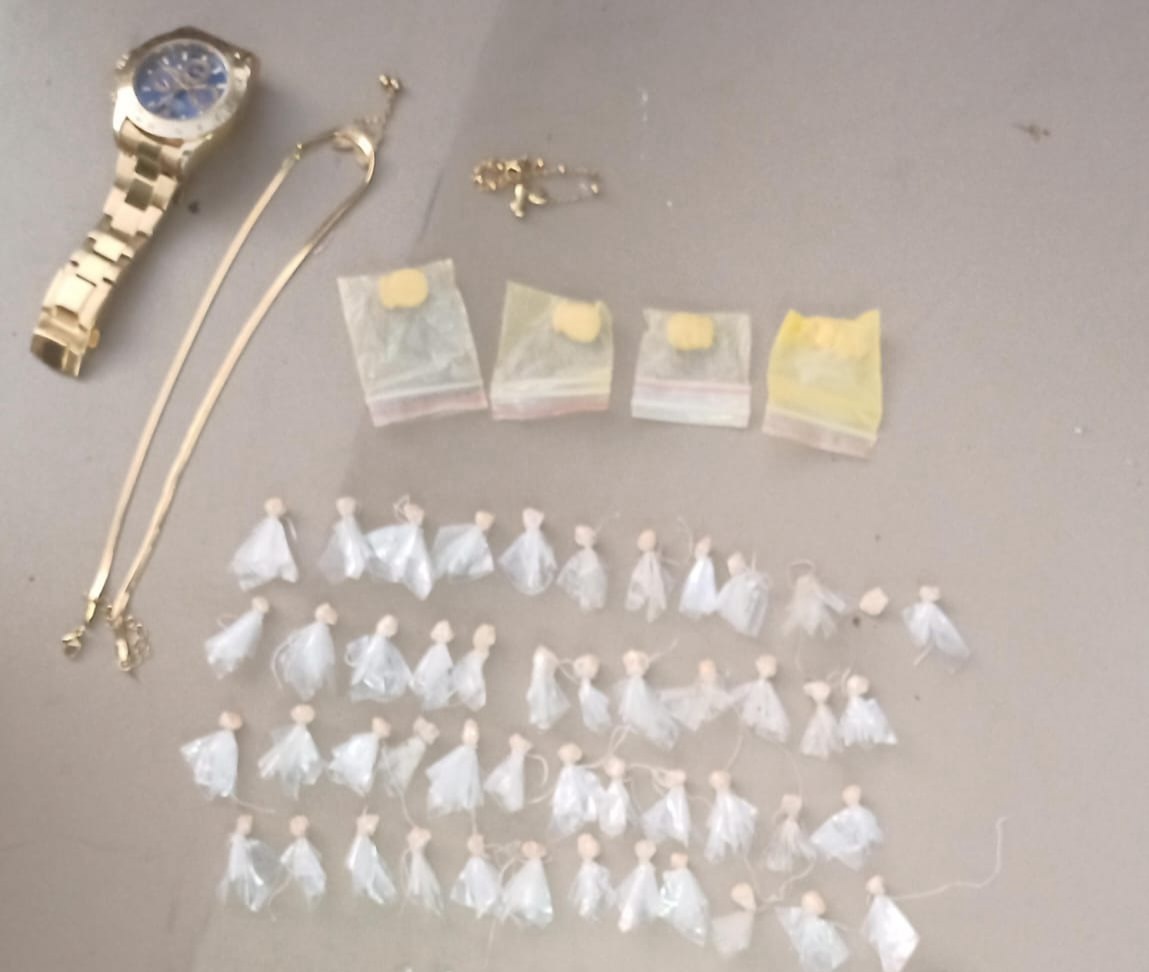 PM prende mulher por tráfico de drogas em Cajazeiras