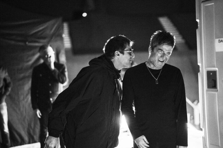 Documentário sobre reunião do Oasis é confirmado com estreia nos…