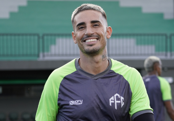Galhardo destaca evolução física do Feira FC antes de primeiro jogo fora de casa