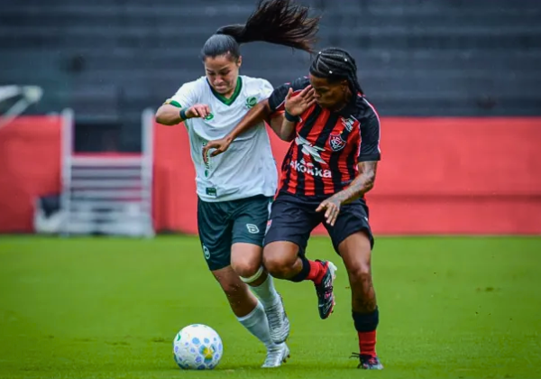 Vitória segura até o segundo tempo, mas Juventude reage e goleia