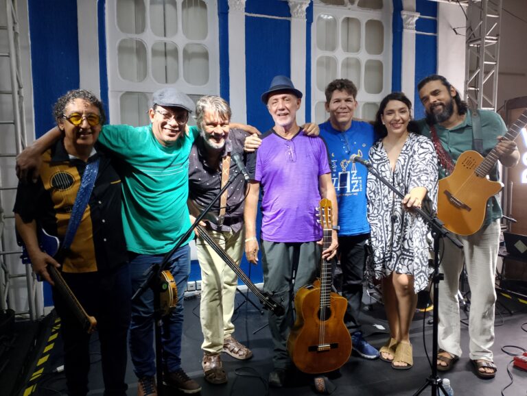 ‘Salvador em Serenata de Outono’ embala pôr do sol do Rio Vermelho