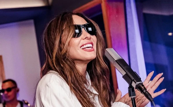 Alinne Rosa estreia show intimista no Rio Vermelho; ingressos estão esgotados