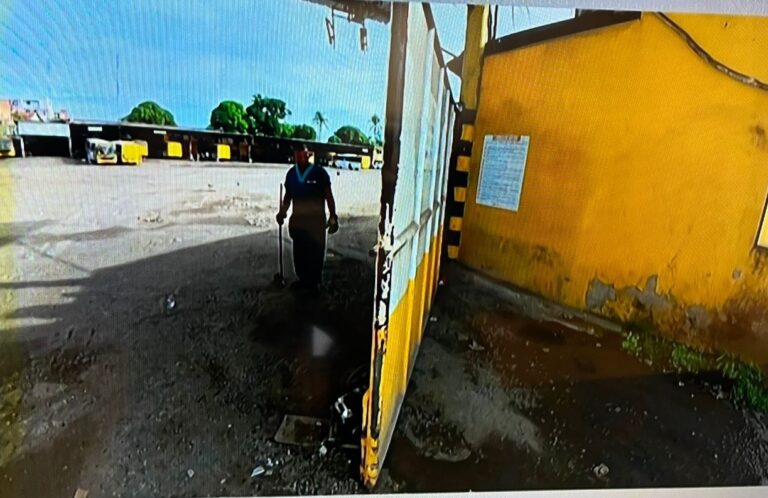 Ex-rodoviário invade garagem da Integra e atinge ônibus