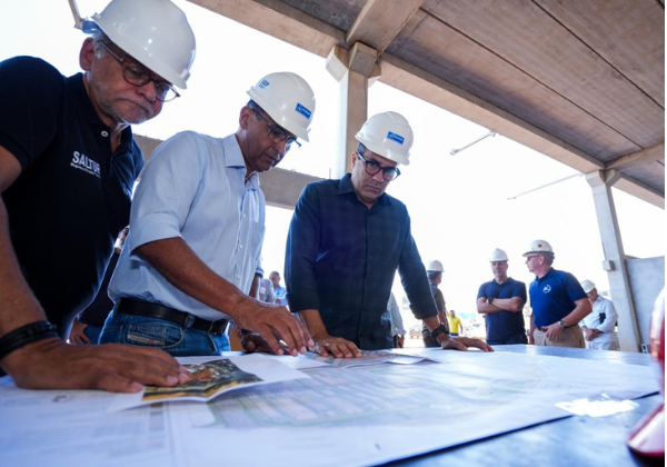 Bruno Reis vistoria Arena Multiuso e prevê entrega do equipamento para outubro