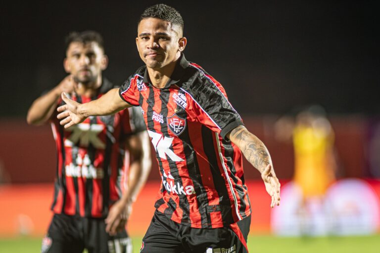 Com a força da torcida, Vitória reverte placar e elimina Flamengo na…