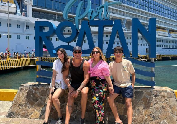 Cantor Rubynho faz cruzeiro por três países durante férias