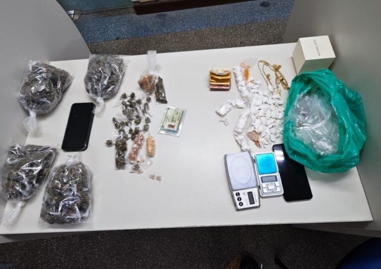 Suspeitos de tráfico são presos com drogas no Centro de Salvador