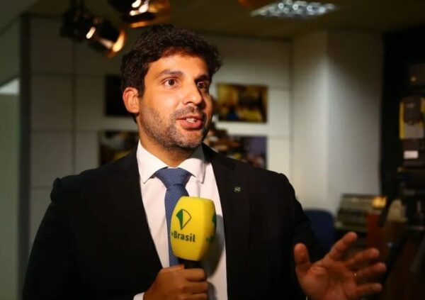 Ex-integrante do governo Bolsonaro, André Porciúncula é citado em investigação sobre casa nos EUA