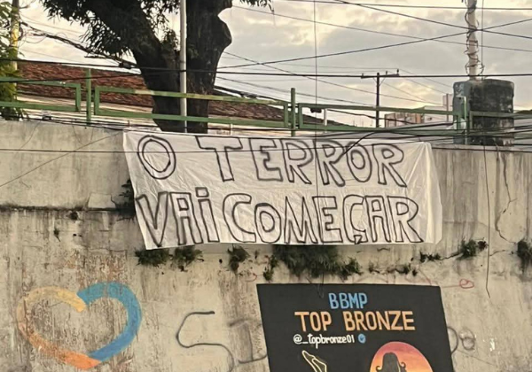Cartazes com ameaças ao Bahia aumentam tensão antes de duelo na Fonte Nova