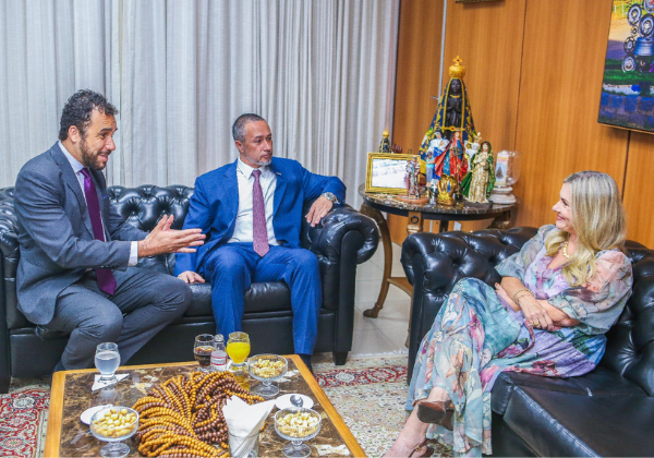 Ivana Bastos recebe embaixador dos Emirados Árabes e debate novos investimentos