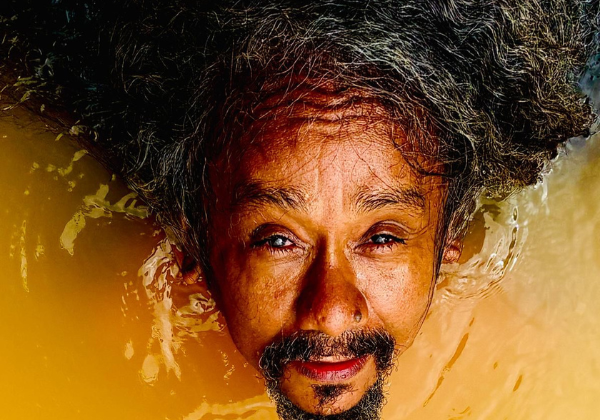 Chico César lança novo álbum em show intimista na CAIXA Cultural Salvador